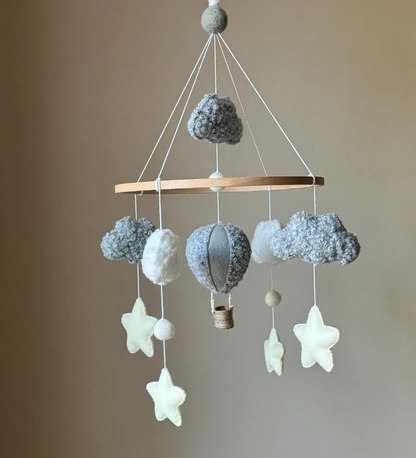 hot air balloon mobile/ felt Baby mobile Boy/ cloud mobile/ boucle crib mobile/ cloud mobile Nursery/ balloon mobile/ travel nursery decor