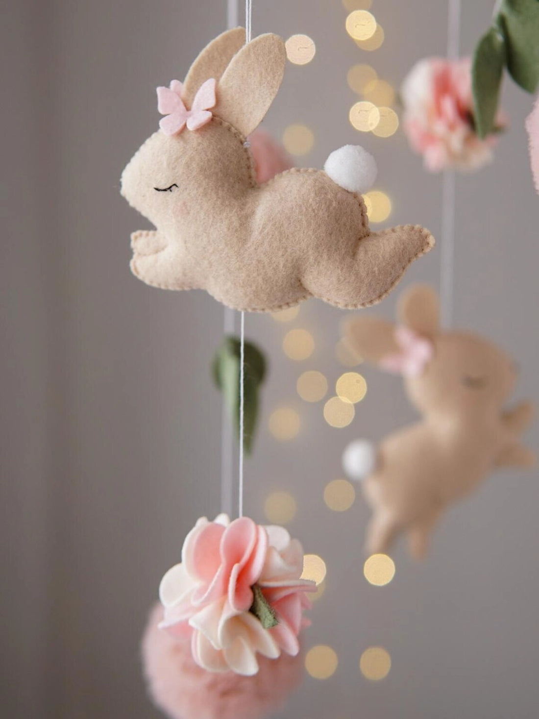 Bunny baby mobile Crib mobile Baby girl mobile Boucle bunny nursery