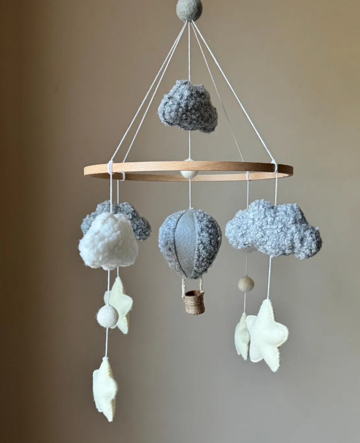 hot air balloon mobile/ felt Baby mobile Boy/ cloud mobile/ boucle crib mobile/ cloud mobile Nursery/ balloon mobile/ travel nursery decor