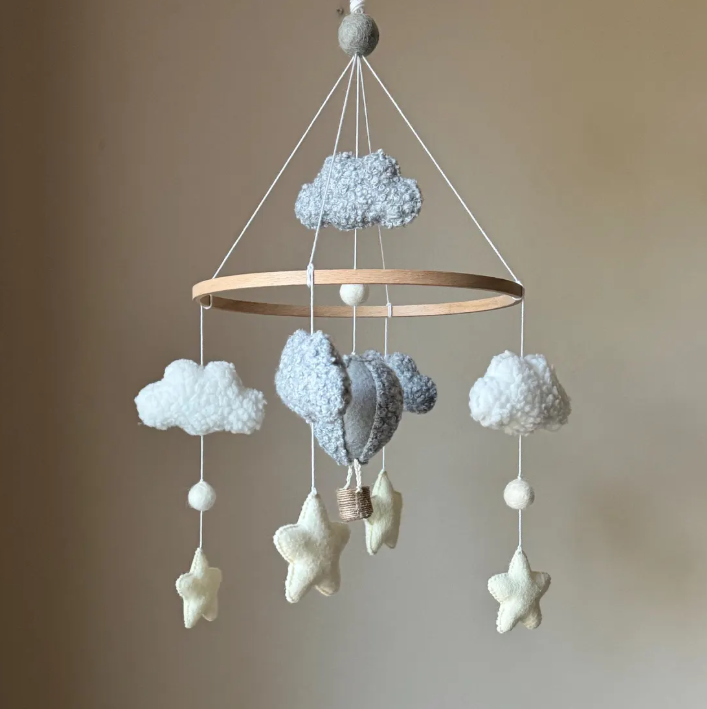 hot air balloon mobile/ felt Baby mobile Boy/ cloud mobile/ boucle crib mobile/ cloud mobile Nursery/ balloon mobile/ travel nursery decor