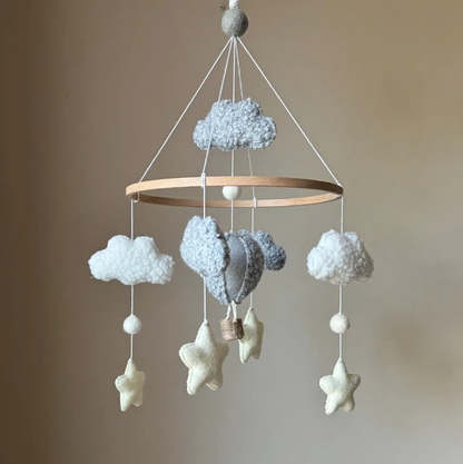 hot air balloon mobile/ felt Baby mobile Boy/ cloud mobile/ boucle crib mobile/ cloud mobile Nursery/ balloon mobile/ travel nursery decor