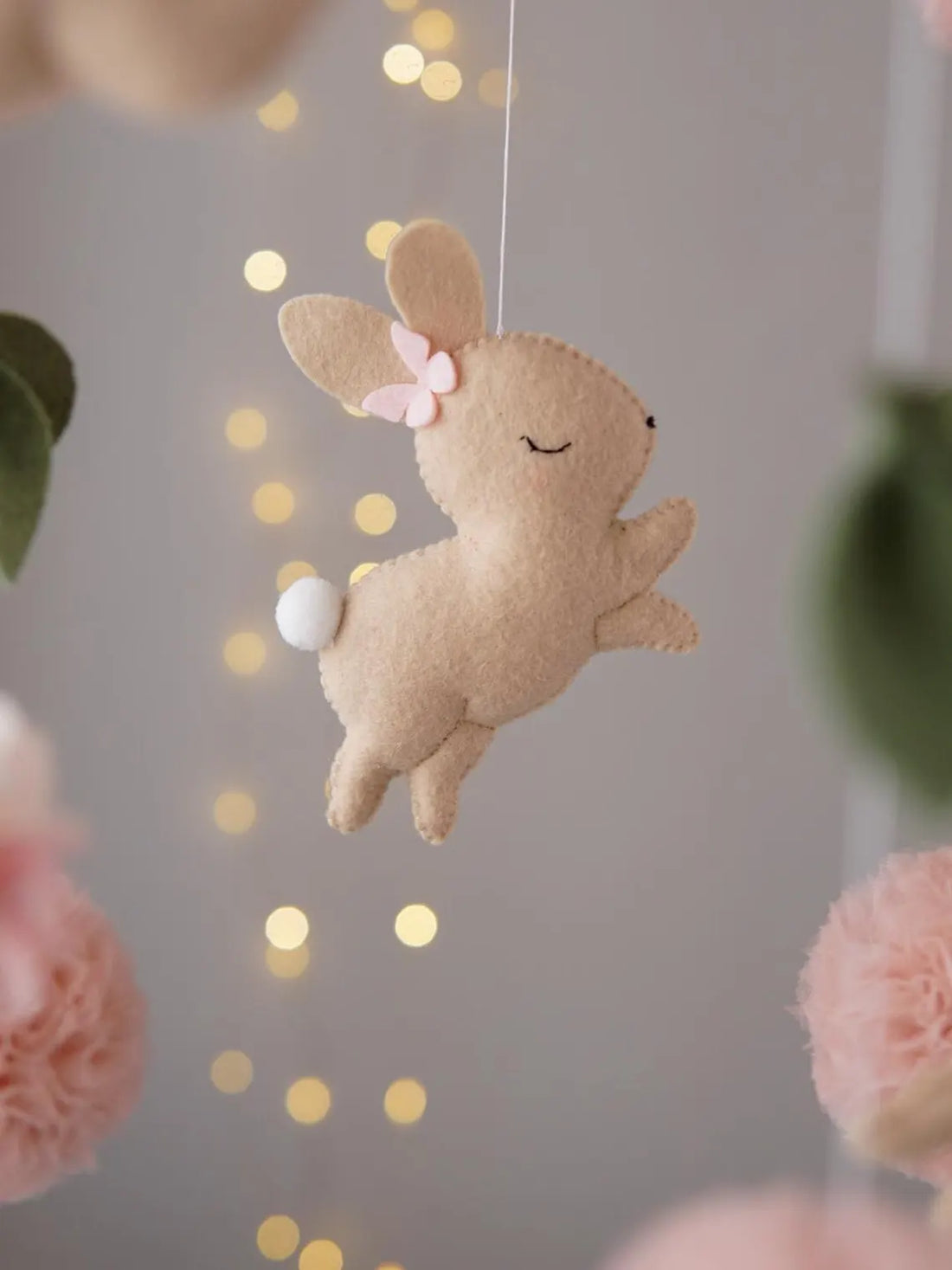 Bunny baby mobile Crib mobile Baby girl mobile Boucle bunny nursery