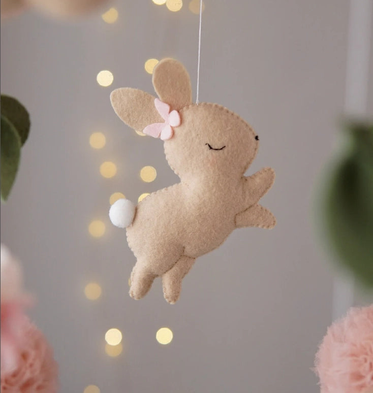 Bunny baby mobile Crib mobile Baby girl mobile Boucle bunny nursery